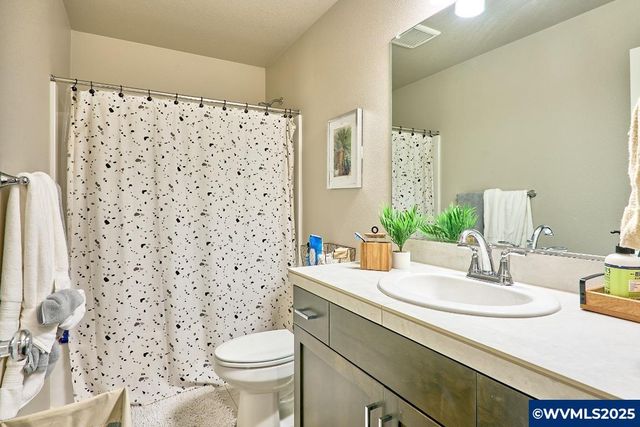 3732 Village Center Dr SE, Salem, OR 97302