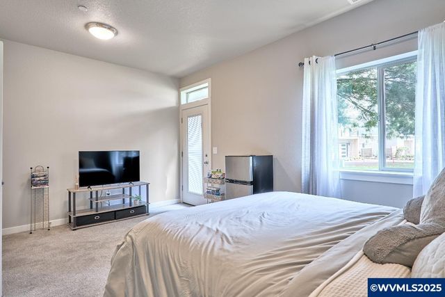 3732 Village Center Dr SE, Salem, OR 97302