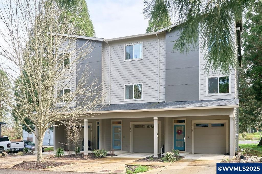 3732 Village Center Dr SE, Salem, OR 97302