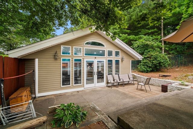 10 Rafferty Rd, Stoneham, MA 02180