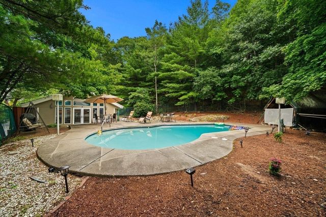 10 Rafferty Rd, Stoneham, MA 02180