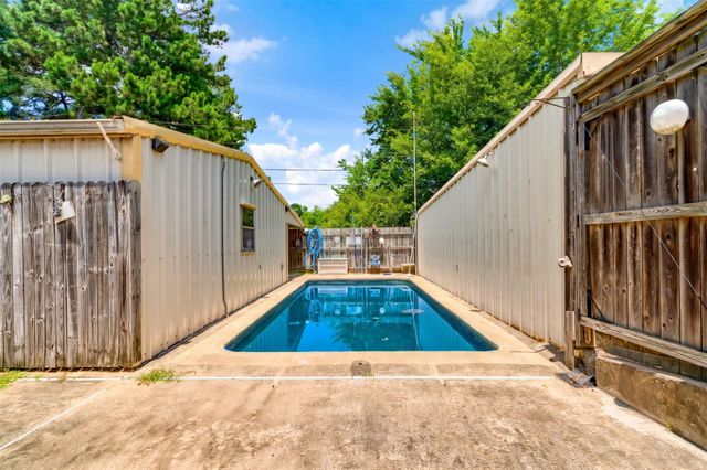 2455 Kessler Drive, Paris, TX 75460