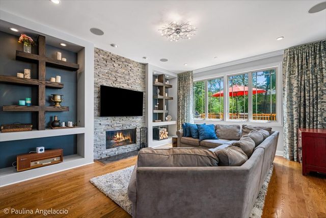 443 June Terrace, Barrington, IL 60010