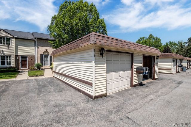 208 Stepping Stone Lane, Orchard Park, NY 14127