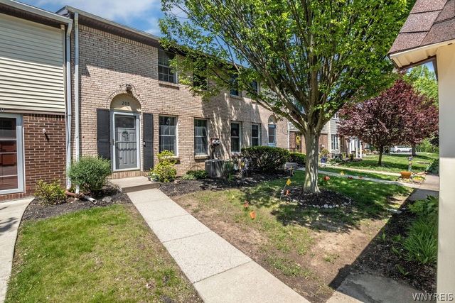 208 Stepping Stone Lane, Orchard Park, NY 14127