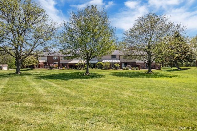 208 Stepping Stone Lane, Orchard Park, NY 14127