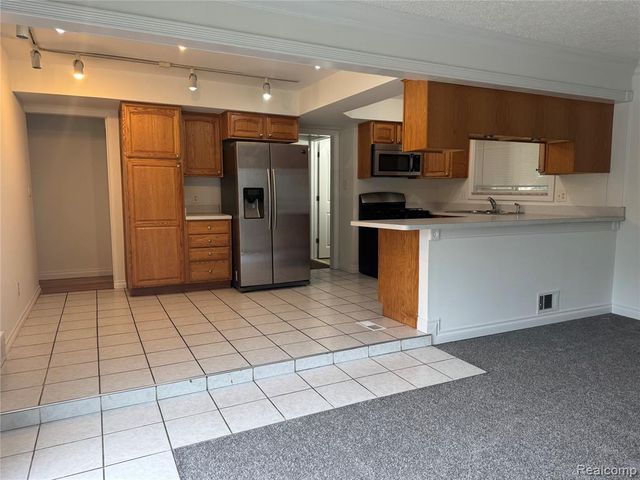 35523 Kelly Road, Clinton Township, MI 48035