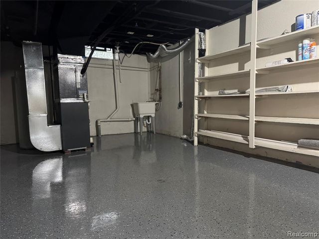 35523 Kelly Road, Clinton Township, MI 48035