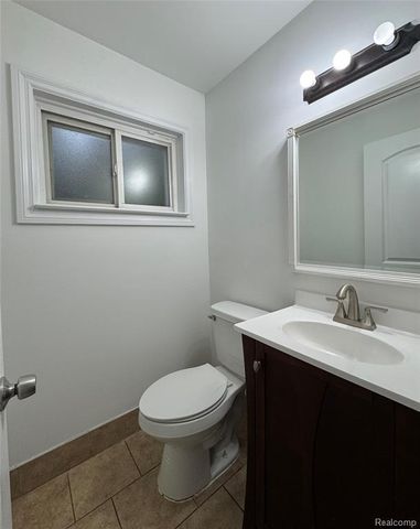 35523 Kelly Road, Clinton Township, MI 48035