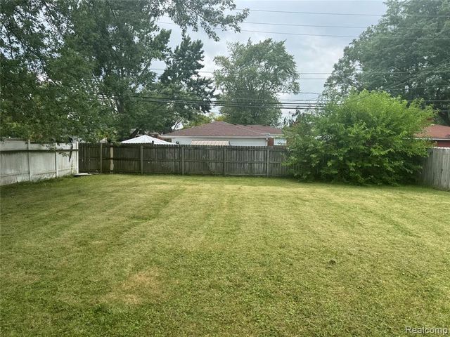 35523 Kelly Road, Clinton Township, MI 48035