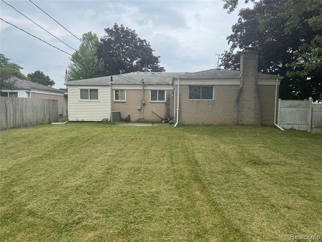 35523 Kelly Road, Clinton Township, MI 48035