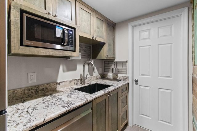 2603 Bernardo De Glavez Unit B, Galveston, TX 77550