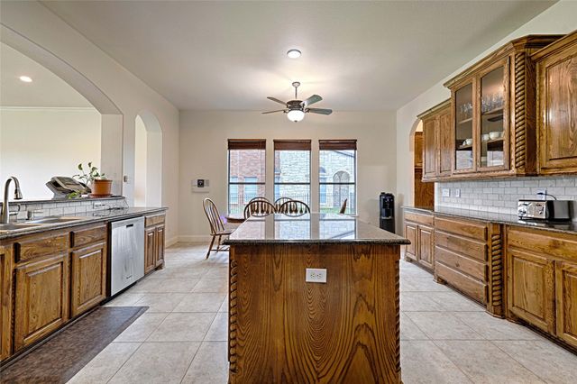 415 Breezeway Court, Cedar Hill, TX 75104