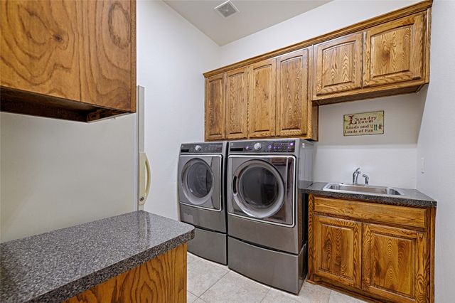 415 Breezeway Court, Cedar Hill, TX 75104