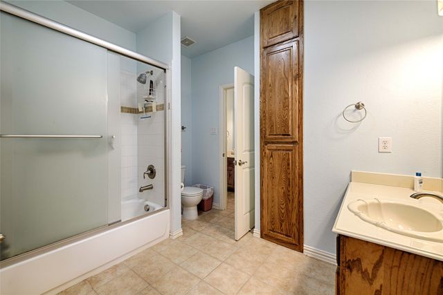 415 Breezeway Court, Cedar Hill, TX 75104