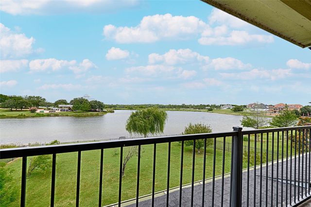 415 Breezeway Court, Cedar Hill, TX 75104