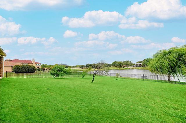 415 Breezeway Court, Cedar Hill, TX 75104