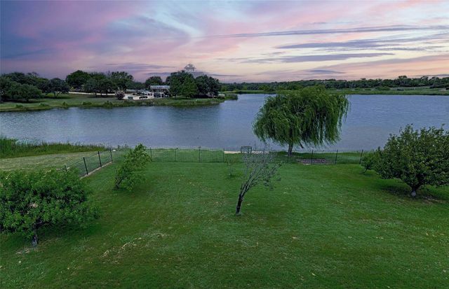 415 Breezeway Court, Cedar Hill, TX 75104