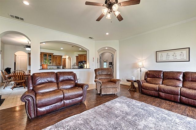 415 Breezeway Court, Cedar Hill, TX 75104