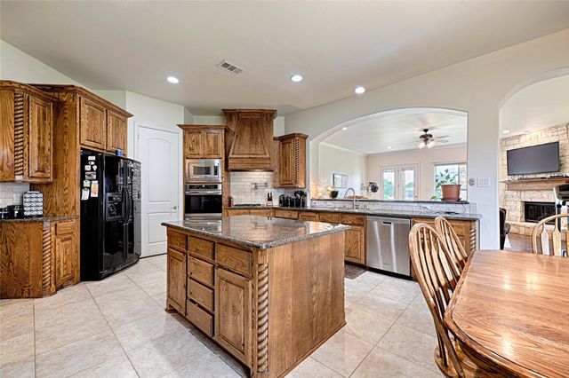 415 Breezeway Court, Cedar Hill, TX 75104