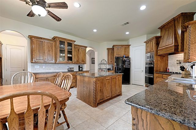 415 Breezeway Court, Cedar Hill, TX 75104