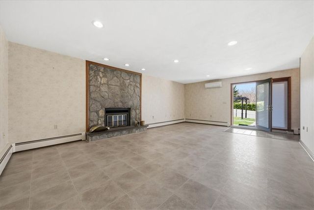 6 Christopher Drive, Johnston, RI 02919