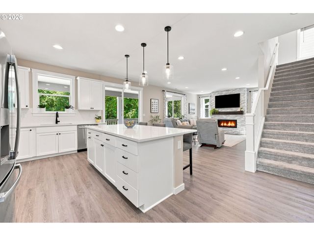 1204 N SYCAMORE St, Canby, OR 97013