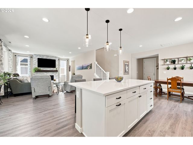 1204 N SYCAMORE St, Canby, OR 97013
