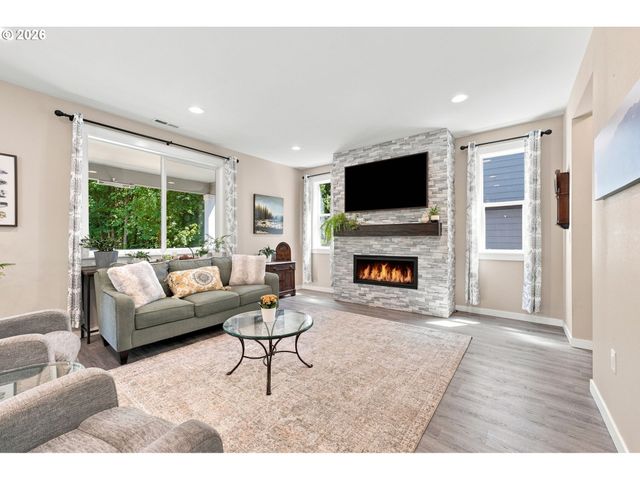 1204 N SYCAMORE St, Canby, OR 97013