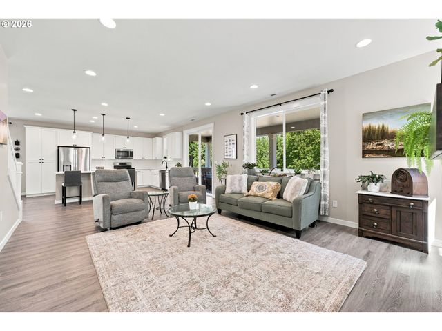 1204 N SYCAMORE St, Canby, OR 97013