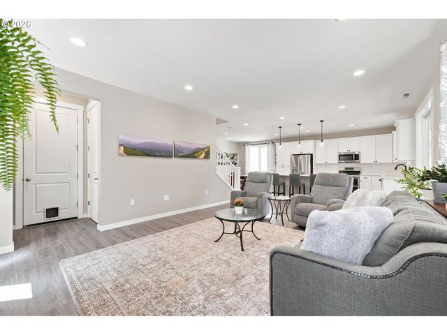 1204 N SYCAMORE St, Canby, OR 97013