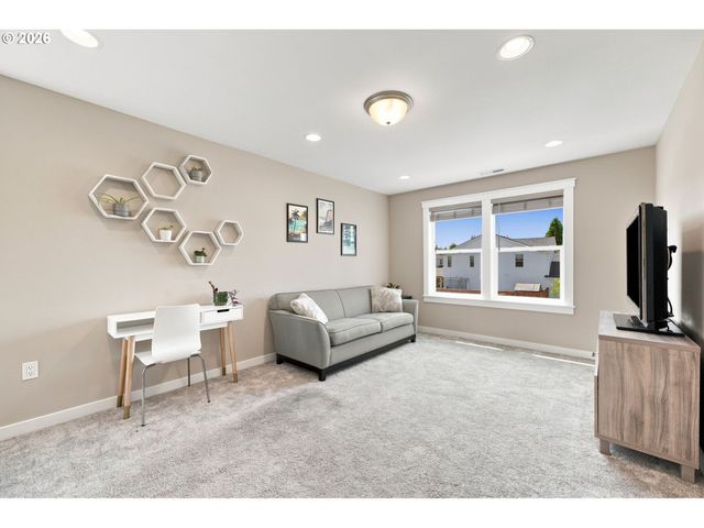 1204 N SYCAMORE St, Canby, OR 97013