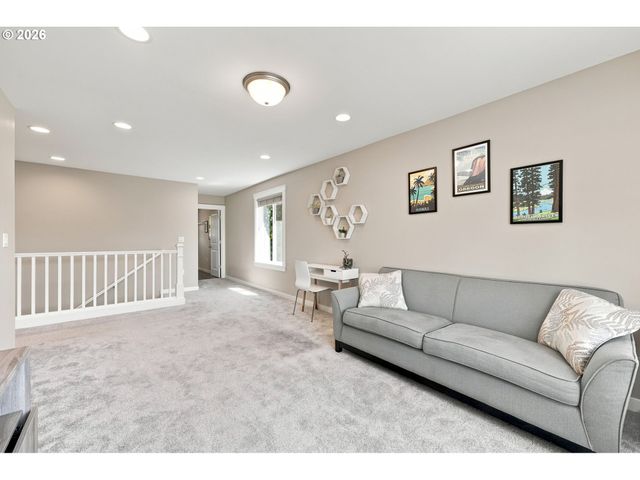 1204 N SYCAMORE St, Canby, OR 97013