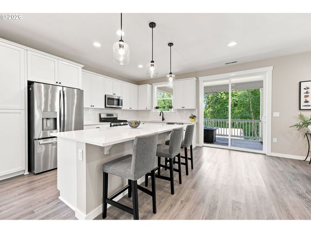 1204 N SYCAMORE St, Canby, OR 97013