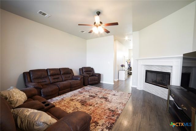 708 Holstein Drive, Belton, TX 76513