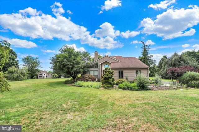 656 HOFFMAN DR, Harrisburg, PA 17111