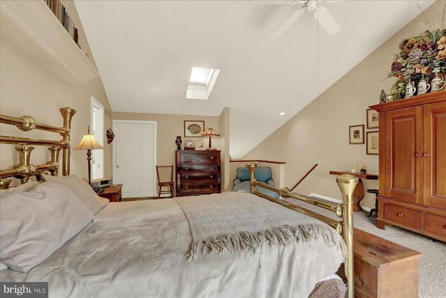 656 HOFFMAN DR, Harrisburg, PA 17111