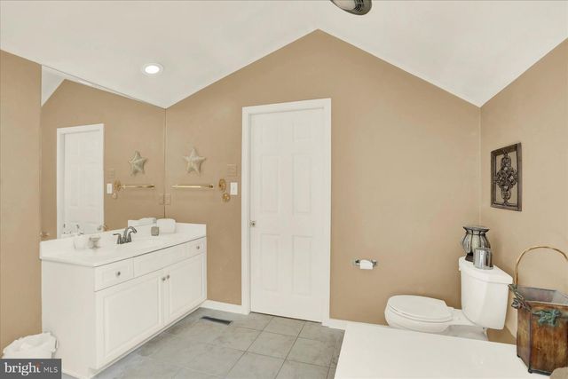 656 HOFFMAN DR, Harrisburg, PA 17111
