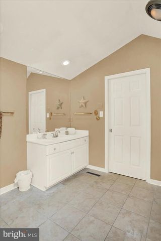 656 HOFFMAN DR, Harrisburg, PA 17111