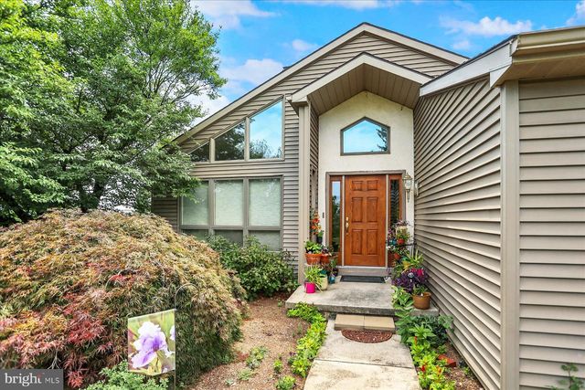 656 HOFFMAN DR, Harrisburg, PA 17111
