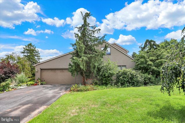 656 HOFFMAN DR, Harrisburg, PA 17111
