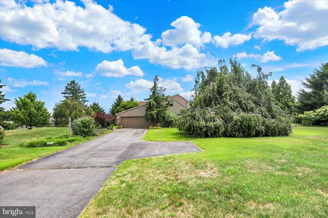 656 HOFFMAN DR, Harrisburg, PA 17111