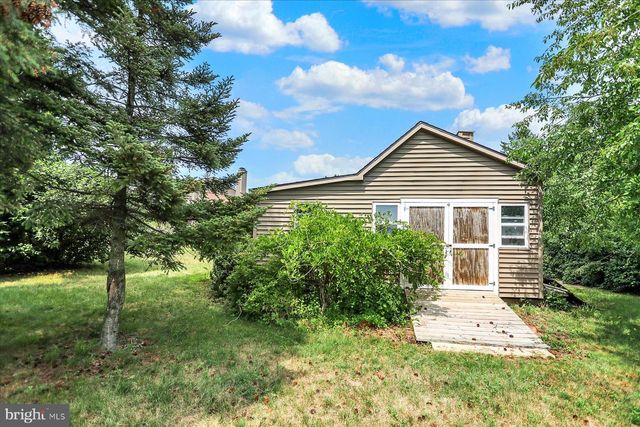 656 HOFFMAN DR, Harrisburg, PA 17111