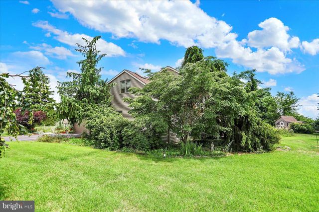 656 HOFFMAN DR, Harrisburg, PA 17111