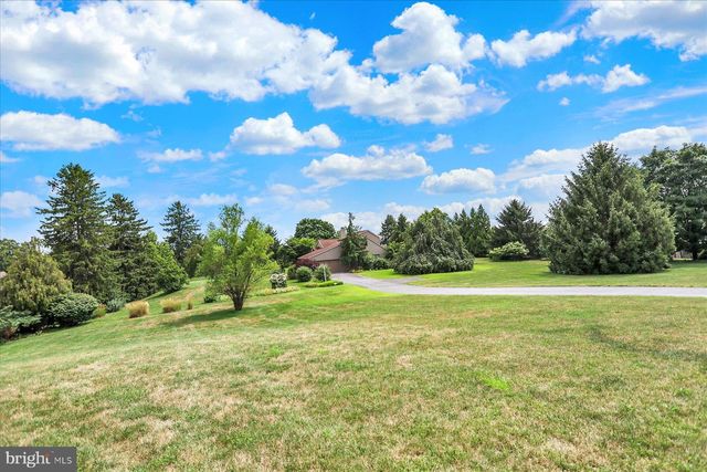 656 HOFFMAN DR, Harrisburg, PA 17111