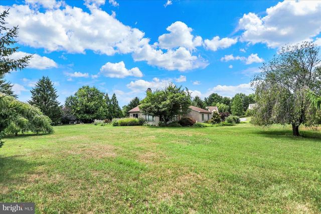 656 HOFFMAN DR, Harrisburg, PA 17111