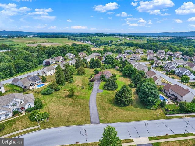 656 HOFFMAN DR, Harrisburg, PA 17111