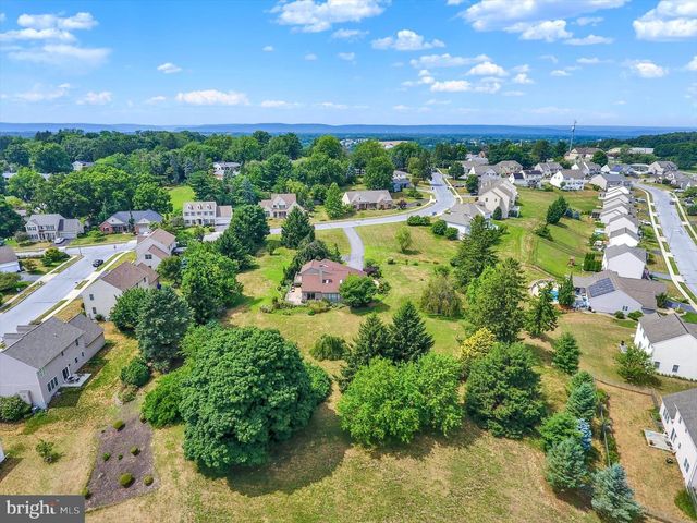 656 HOFFMAN DR, Harrisburg, PA 17111