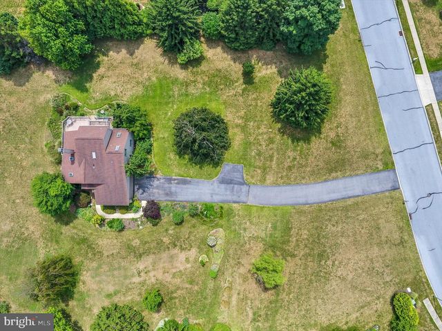 656 HOFFMAN DR, Harrisburg, PA 17111