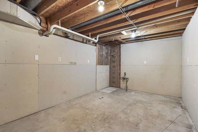 305 Meadow Lane, Poynette, WI 53955